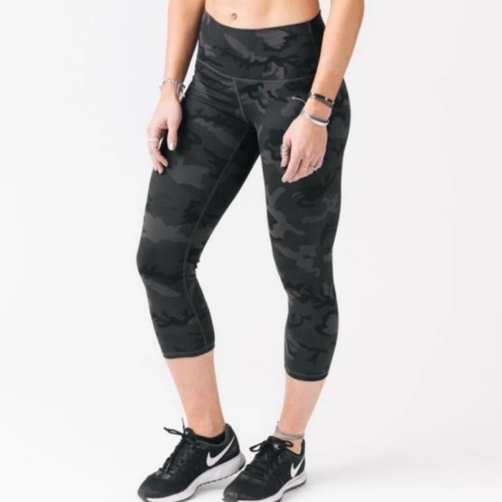 ZYIA‎ ACTIVE Forest Camo Luxe Hi-Rise Capri Cropped Workout Gym Legging Size 6-8